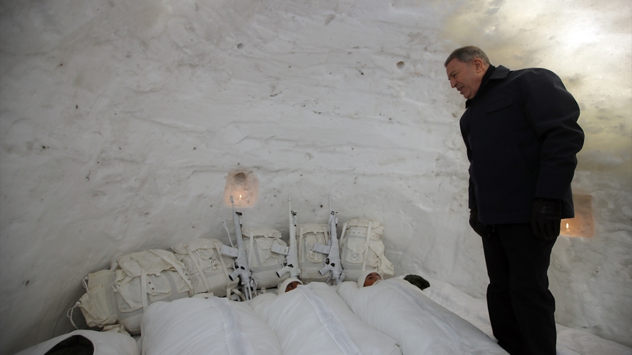 Sığınaklar için 100 ton kar kullanıldı