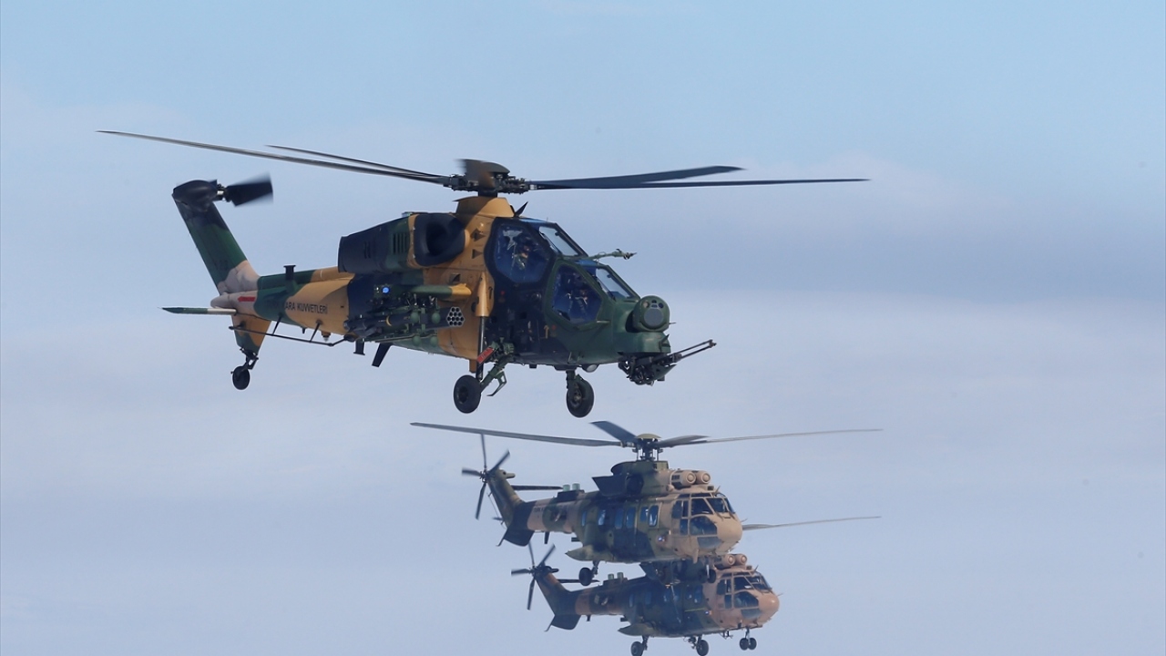 Komando ve Özel Kuvvetler Komutanlığı personelini getiren helikopterleri ise yerli üretim ATAK helikopterleri korudu.