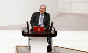 Deniz Baykal TBMM Genel Kurulunda yemin etti