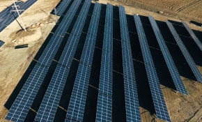 Tarlasına güneş enerjisi santrali kurdu