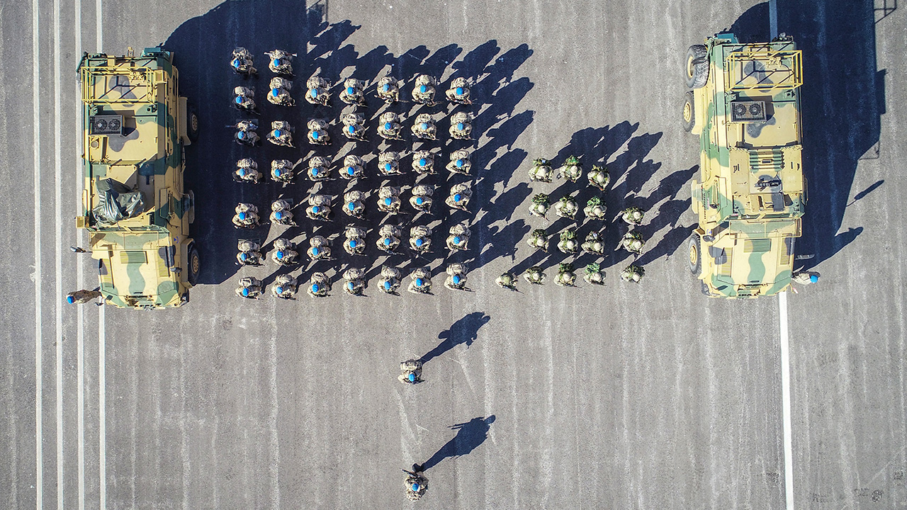 Van Jandarma Komutanlığı bünyesinde il ve ilçede çalışan güvenlik korucuları, bölge halkı arasında yapılan mülakat ve özel yetenek sınavlarını başarıyla geçtikten sonra zorlu bir eğitime tabi tutuluyor.