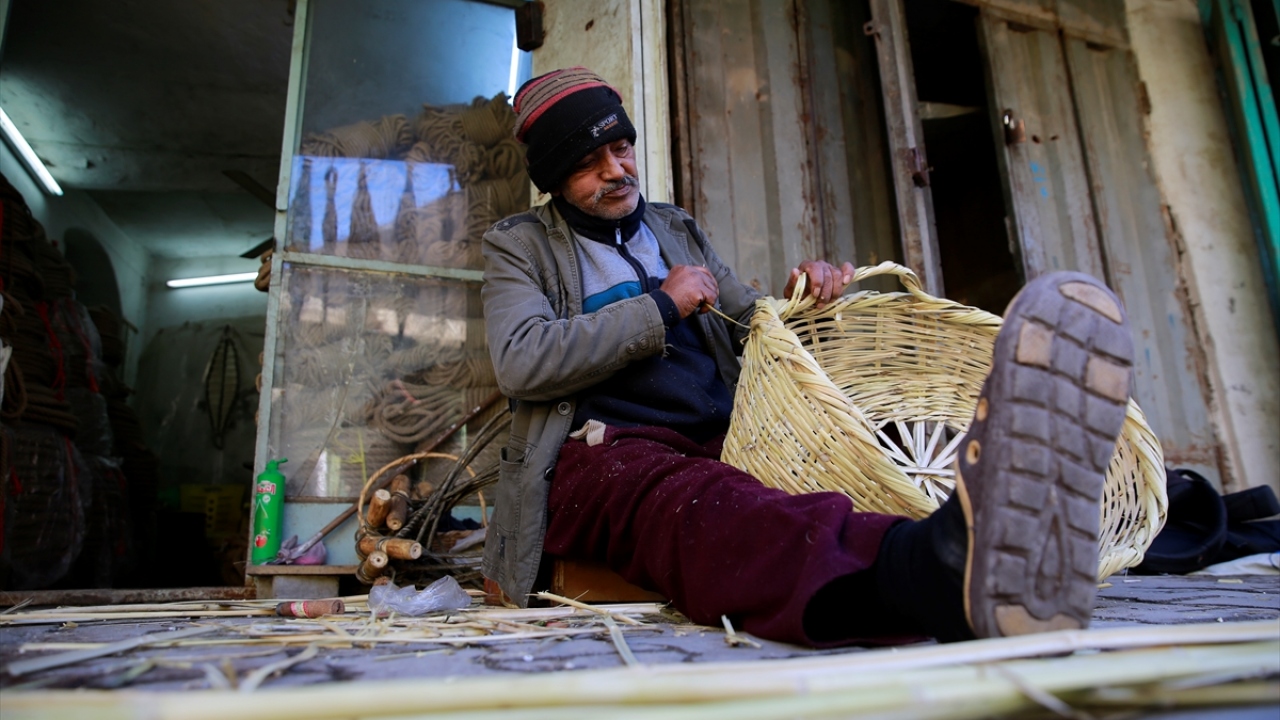 Kavurucu sıcağa karşı hasır yelpaze