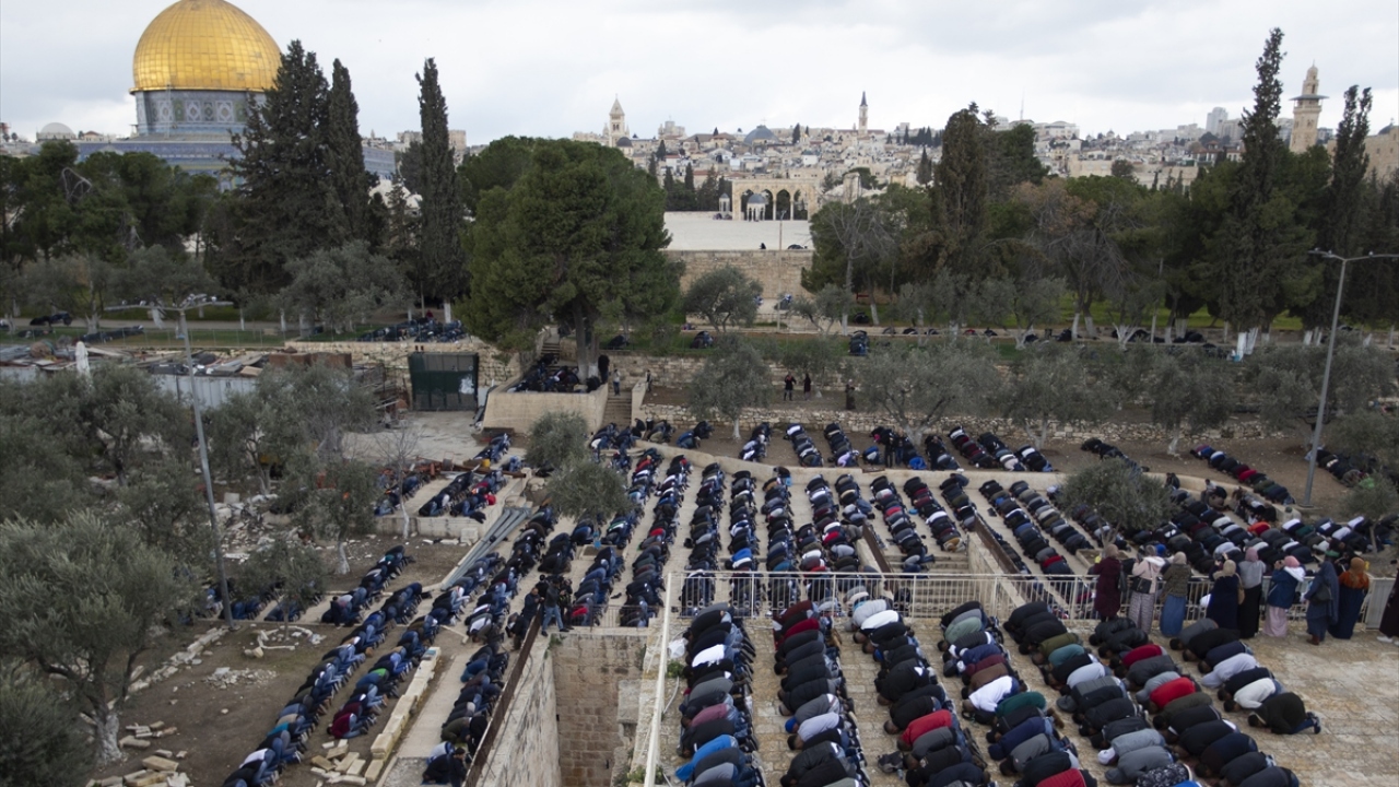 İşgal altındaki Doğu Kudüs`te bulunan Mescid-i Aksa, Müslümanların ilk kıblesi olma özelliğini taşıyor.