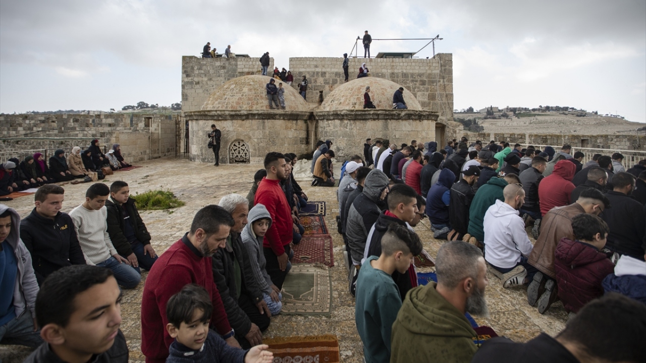 "Mescid-i Aksa, Allah`ın yeryüzündeki en önemli mescitlerinden biridir."