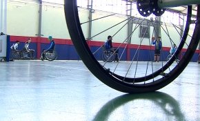 Genç basketbolcular azimleriyle engellilere örnek oluyor