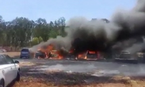 Hindistan'da otoparktaki 300 araç yandı