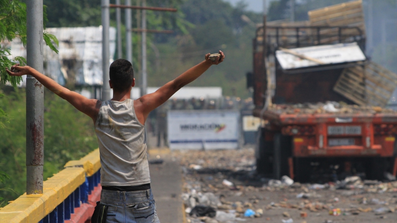 23 Şubat`ta sadece 2 kamyon geçebildi