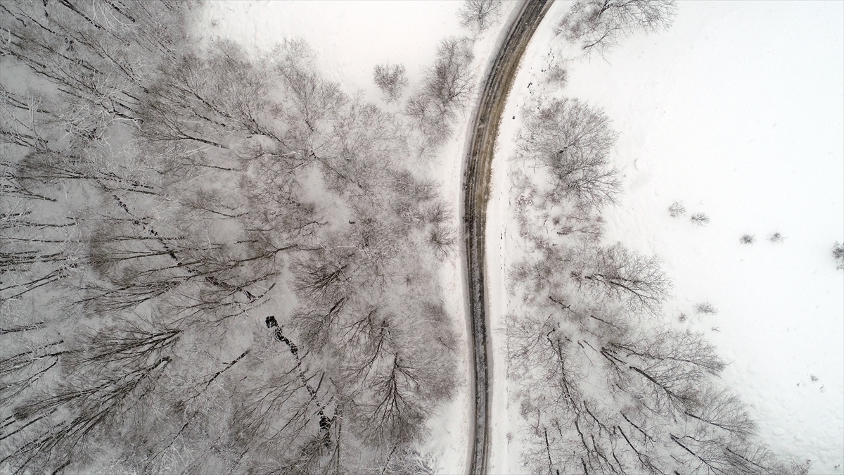 Kentte, kar yağışının öğlen saatlerinde etkisini kaybederek yerini sağanağa bırakması bekleniyor.