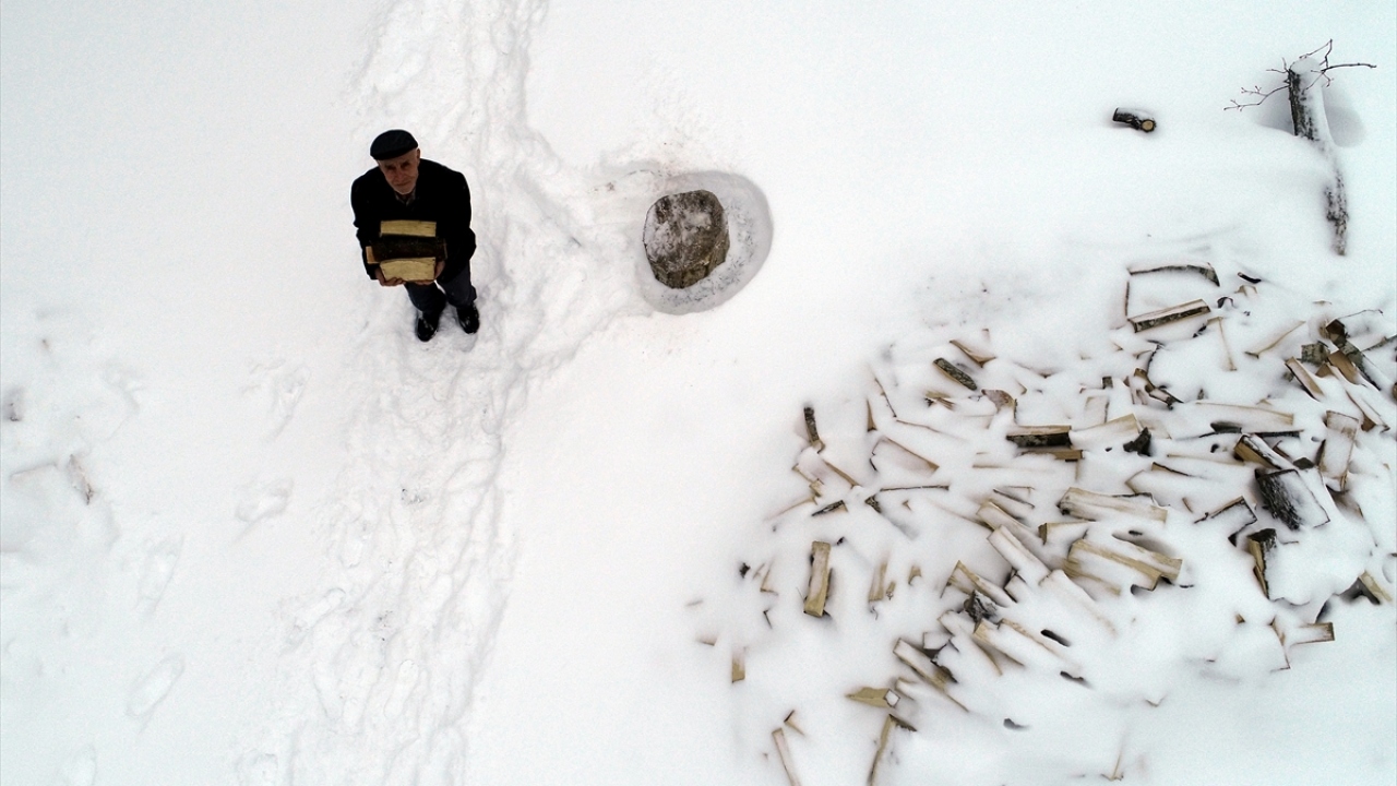 Kar kalınlığı Demirköy`de 40, Kofçaz`da 20, Bulgaristan`a ulaşım sağlanan Dereköy Sınır Kapısı`nda ise 15 santimetre olarak ölçüldü.