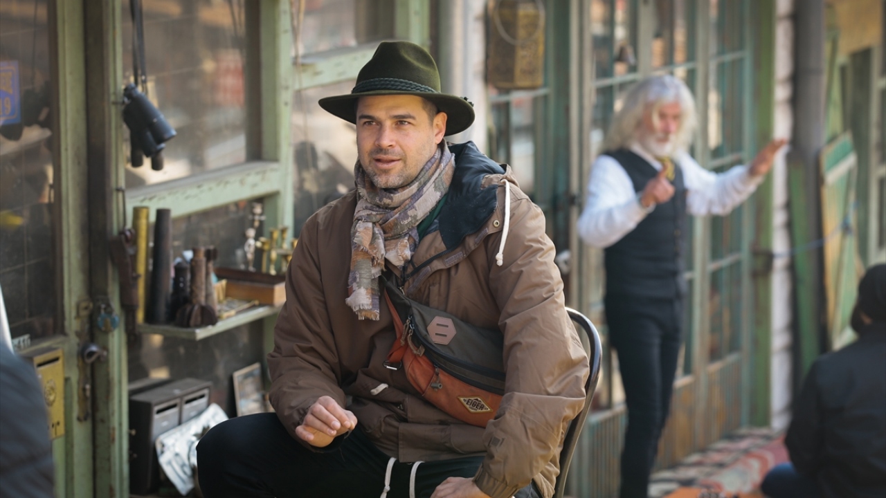 Türkiye`nin aile değerlerine büyük önem veren bir ülke olduğunu vurgulayan Strik, macera ve aile olgusunun harmanlandığı programda yer almaktan büyük mutluluk duyduğunu söyledi.