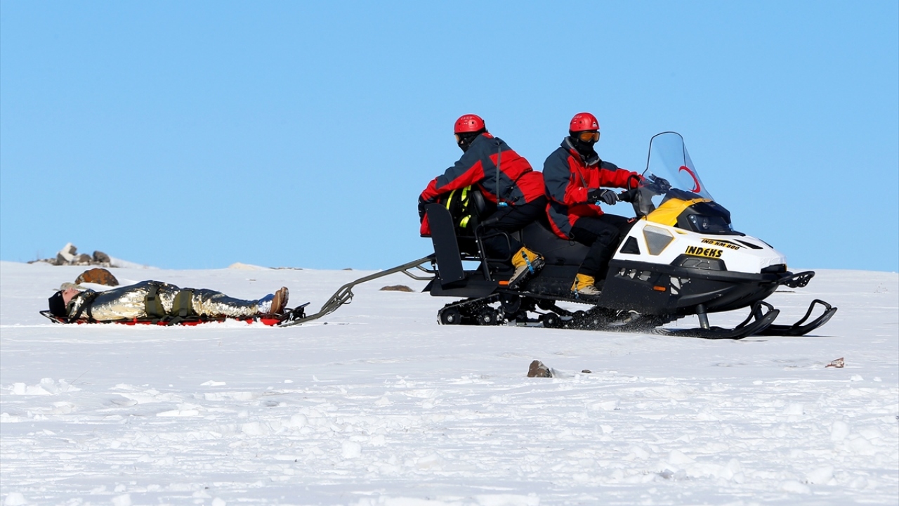"Tank"ın eğitmeni Uzman Çavuş Taylan Karavelioğlu, 2,5 yaşındaki köpeğin birçok faaliyete katıldığını ifade etti.