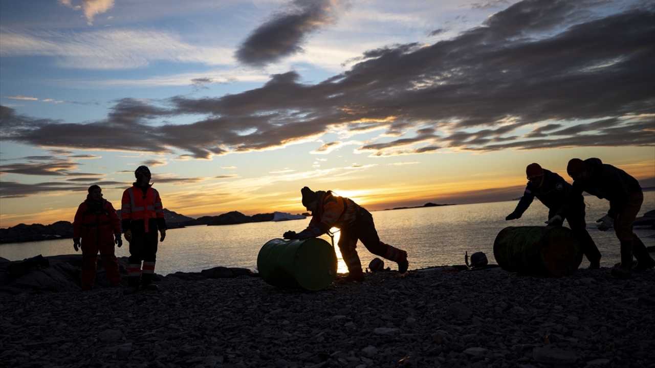 Öte yandan Varank, Twitter hesabından da Türk Bilimsel Araştırma Kampı`na ilişkin paylaşımlarda bulundu.