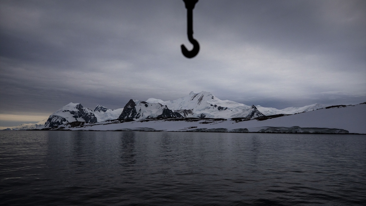 Seferi Lideri Doç. Dr. Burcu Özsoy, konuya ilişkin yaptığı açıklamada, Horsehoe Adası’nda 2019-2022 döneminde hizmet verecek bilimsel araştırma kampının kurulumunun tamamlandığını söyledi. 