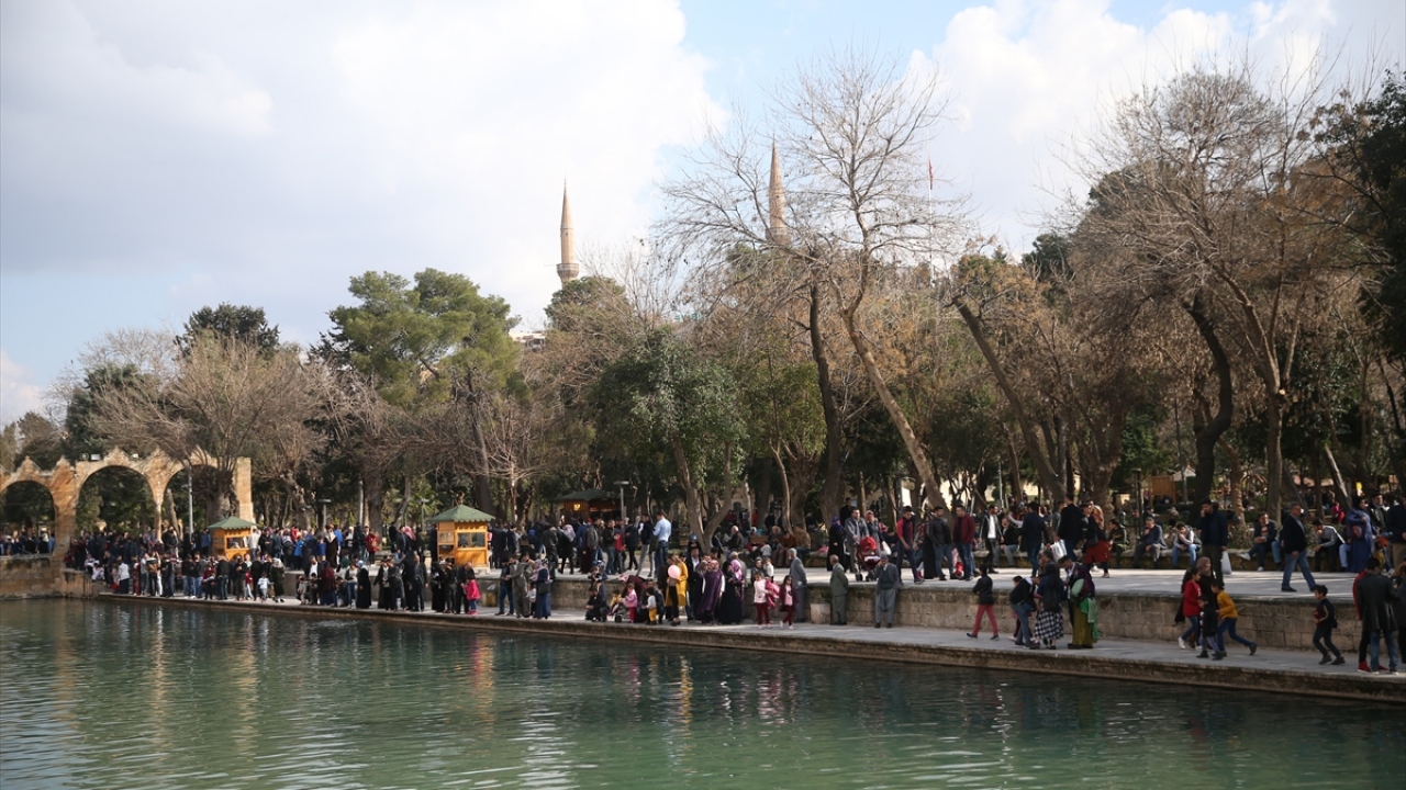 2019 yılının Göbeklitepe Yılı ilan edilmesinin insanlarda bir farkındalık oluşturduğunu dile getiren Çoban, bu sayede ilkbahar ve sonbahar dönemlerinin çok hareketli geçmesini beklediklerini anlattı.