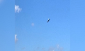 Şiddetli rüzgara kapılan uçak havada zor anlar yaşadı