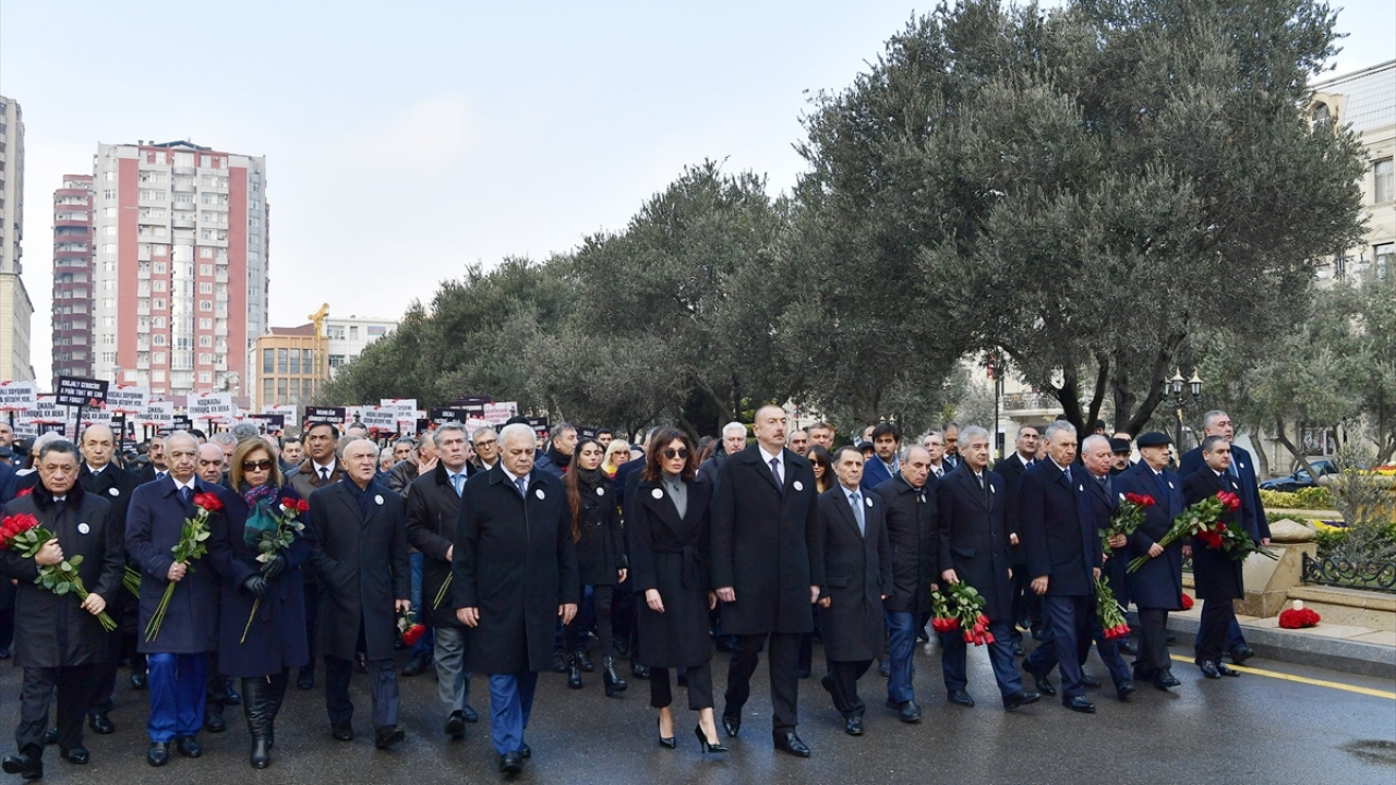 Resmi törenin ardından anıt halkın ziyaretine açıldı.