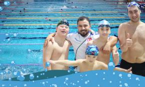 Yüzme aşkı engel tanımıyor