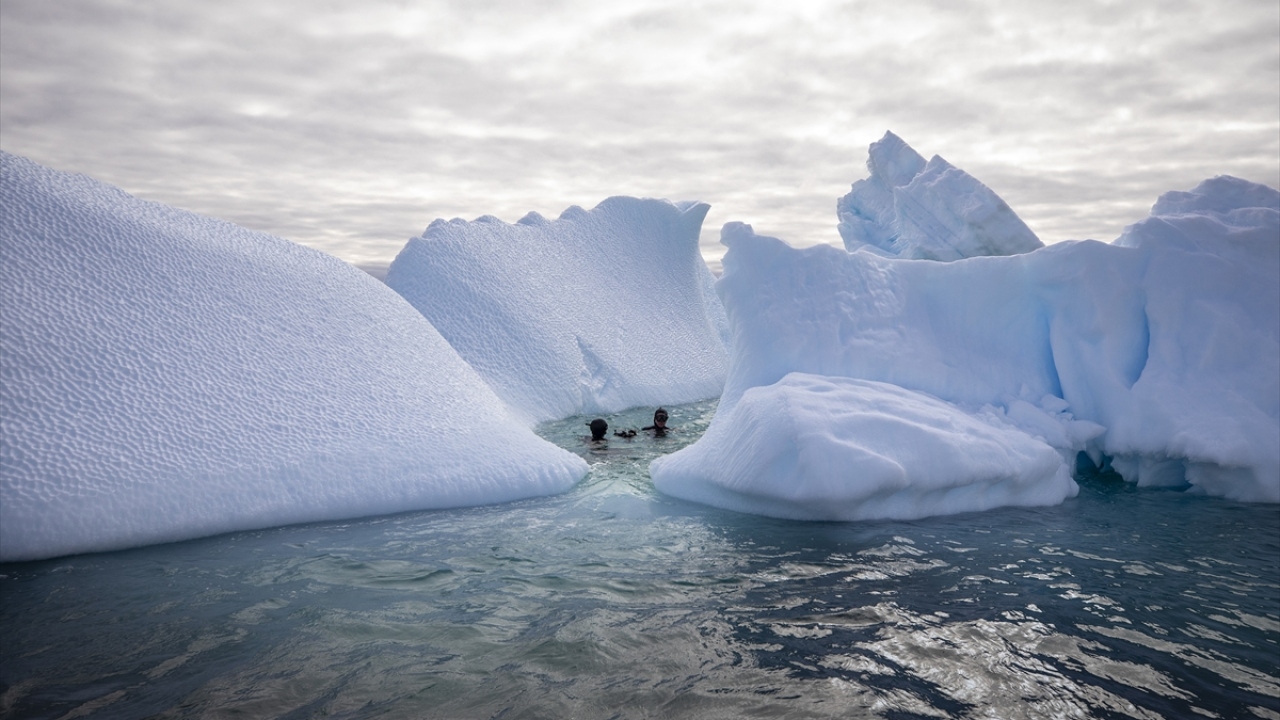 Milli sporcu Ercümen, 3. Ulusal Antarktika Bilim Seferi kapsamında ilk dalışını King George Adası`nda gerçekleştirmişti. 