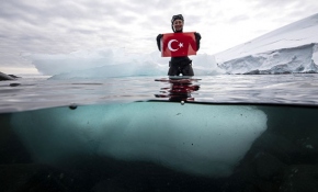 Milli sporcu Şahika Ercümen'den Antarktika'da özel dalış