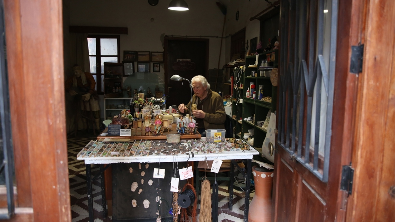 Çocukluğundaki bazı mesleklerin artık yapılmadığına işaret eden Savaş, şöyle konuştu: