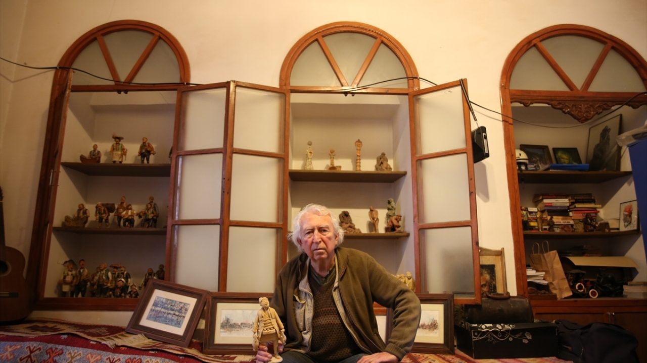 Jübilesini yapınca bir süre farklı yerlerde çalıştığını anlatan Savaş, daha sonra hayalini kurduğu işi yapmak için Antalya`ya yerleştiğini belirtti.