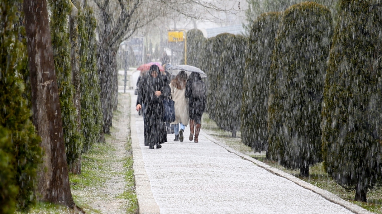 Sakarya`da dolu ve kar yağışı