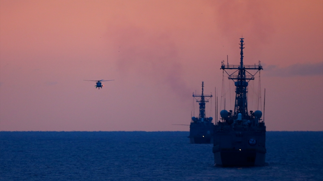 Karargahların jenerik senaryoya istinaden harekat planlama süreçleri ve bu planların milli ve yerli olarak geliştirilen Deniz Harp Oyunu Sistemi`nde denenerek tatbikatın bilgisayar destekli olacak şekilde icrası sağlanıyor.