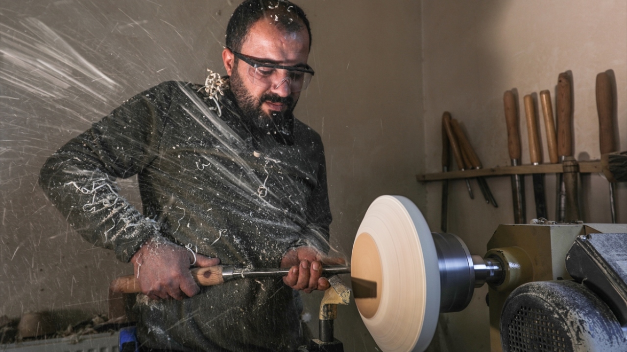 İlçe Milli Eğitim Müdürü Salih Taş, yaptığı açıklamada, ilçedeki ceviz ağaçlarının fazlalığından kaynaklanan potansiyeli ekonomiye kazandırmak ve unutmaya yüz tutan el sanatını yaşatmak amacıyla bu projeyi hazırladıklarını söyledi.