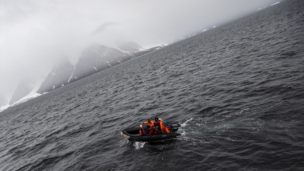 MGM Mühendisi Mehmet Yıkılmaz, İstanbul Teknik Üniversitesi Kutup Araştırmaları Uyg-Ar Merkezi (PolReC) koordinesinde gerçekleştirilen Ulusal Antarktika Bilim Seferi`ne kurum olarak ilk kez katıldıklarını söyledi.