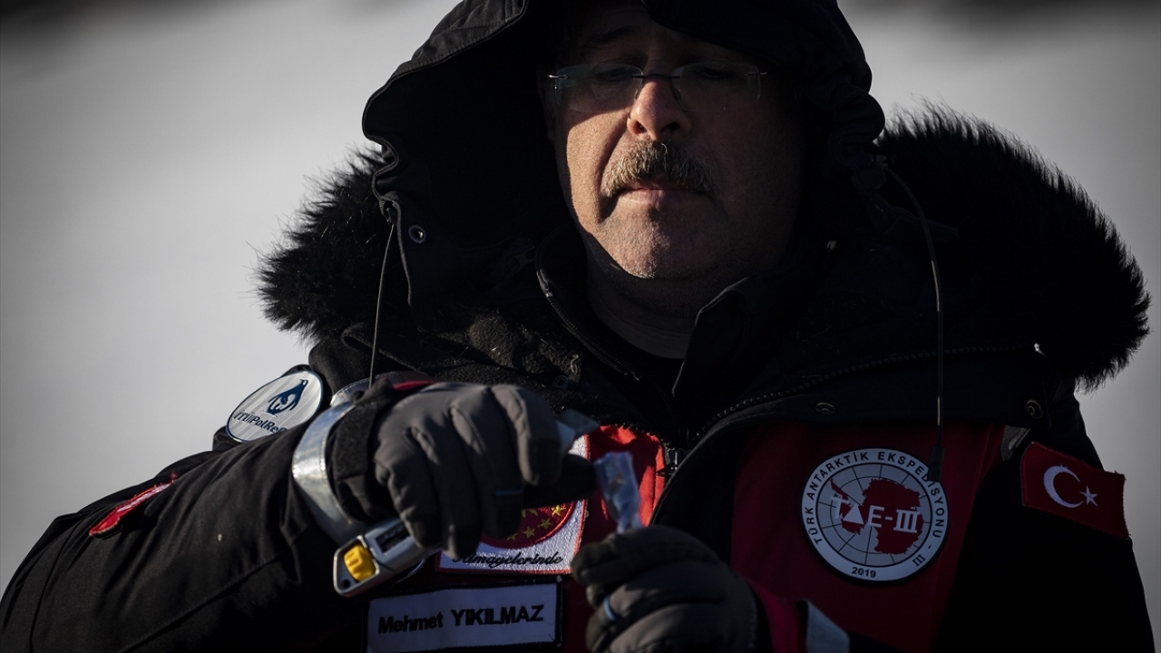 Bu istasyondan alınacak veriler uydu modem haberleşmesi aracılığıyla merkez sunucuya aktarılarak veri tabanına kaydedilecek.
