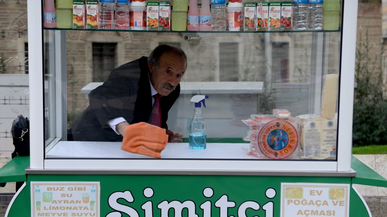 Berksun, takım elbise ve kravatın kendisi için bir hayat felsefesi olduğunu dile getirdi.