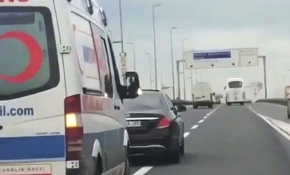 Ambulansa yol vermeyen trafik magandası gözaltına alındı