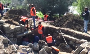 Muğla'da bir inşaatın temel kazısında kaya mezarları bulundu