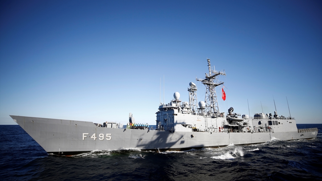 Harbe hazırlık ve idame eğitimleri kapsamında gemilerde yangın ve yara savunma eğitimleri de icra edildi. Ayrıca TCG-Gaziantep Fırkateyni`nin makine dairesi de basına tanıtıldı.