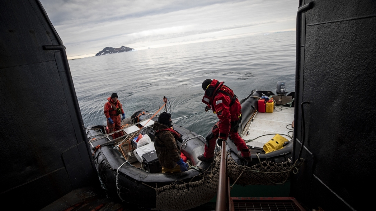Yapılacak ölçümlerle bu noktaların hassas hızının hesaplanabileceğini vurgulayan Özdemir, "Tektonik olarak Antarktika`yı, kıtadaki plaka hareketlerini izleme şansımız oluyor." şeklinde konuştu.