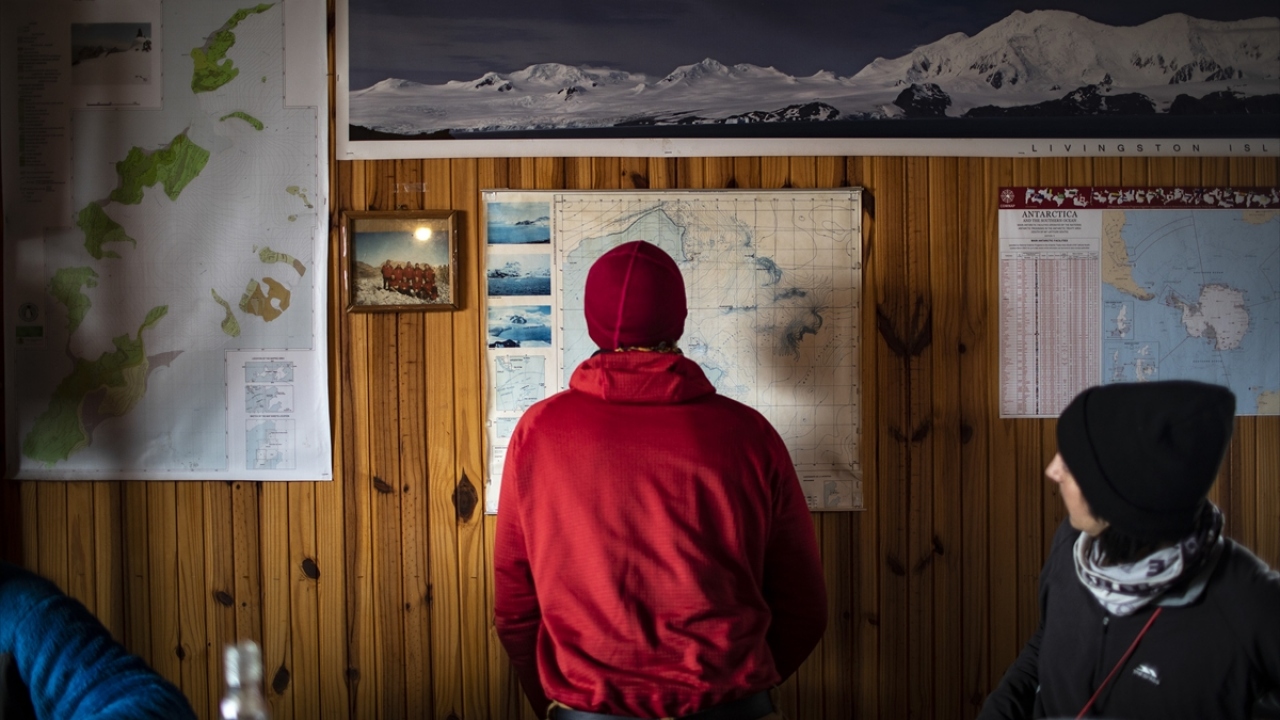 Cumhurbaşkanlığı himayesinde, Sanayi ve Teknoloji Bakanlığı uhdesinde gerçekleştirilen 3`üncü Ulusal Antarktika Bilim Seferi kapsamında Türk ekibinin dönüş seyri tamamlandı.