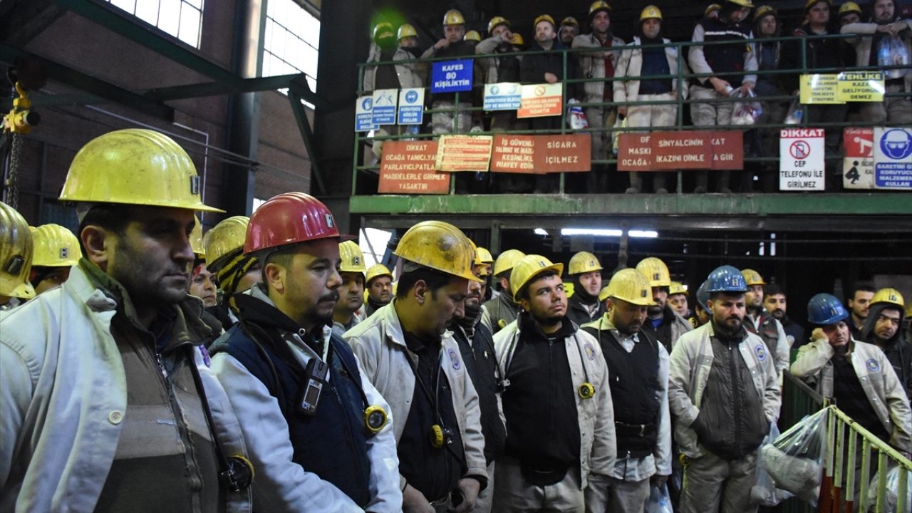 Madenci Feyzi Kalıncı da de kömür üretmek için çalıştıklarını belirtti.