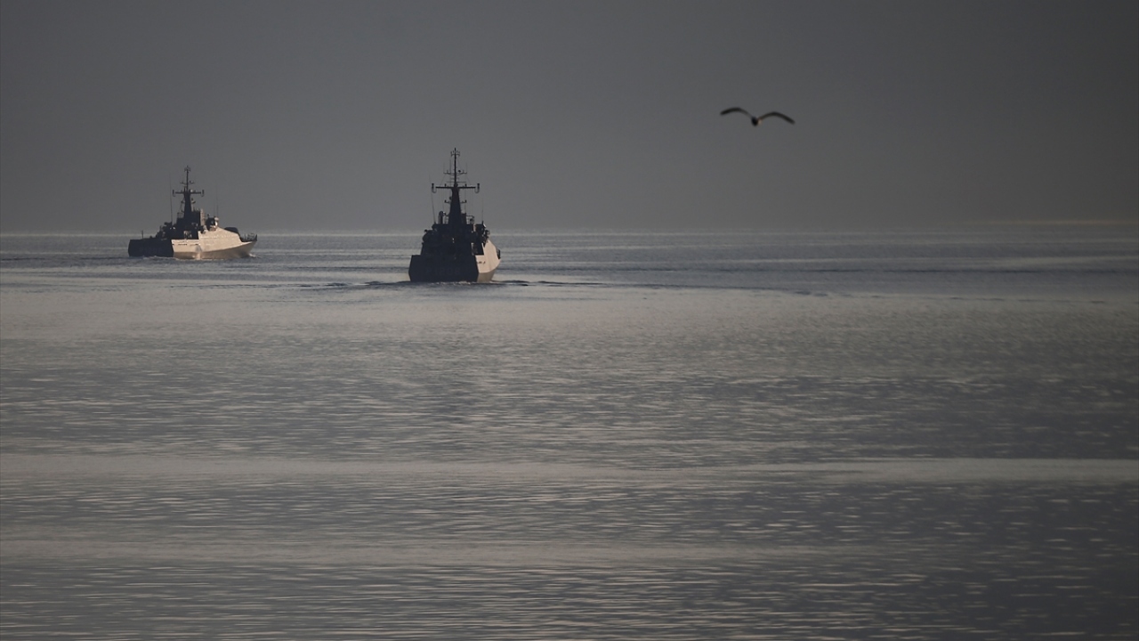Tatbikatın Doğu Akdeniz`i kapsayan bölümünde, denizaltı arama kurtarma safhası başladı.