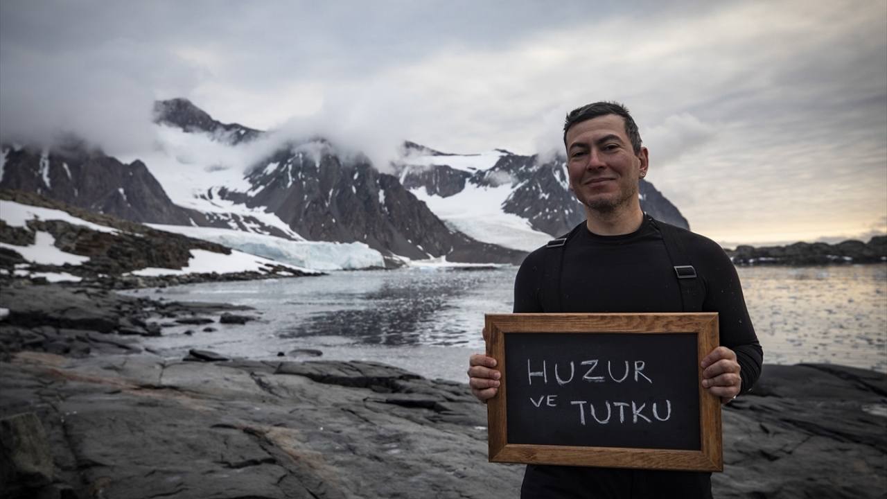 İTÜ Gemi İnşaatı ve Deniz Bilimleri Fakültesi Gemi ve Deniz Teknolojisi Mühendisliği Doktor Öğretim Üyesi Burak Karacık, dünyaya "huzur ve tutku" mesajı gönderdi. 