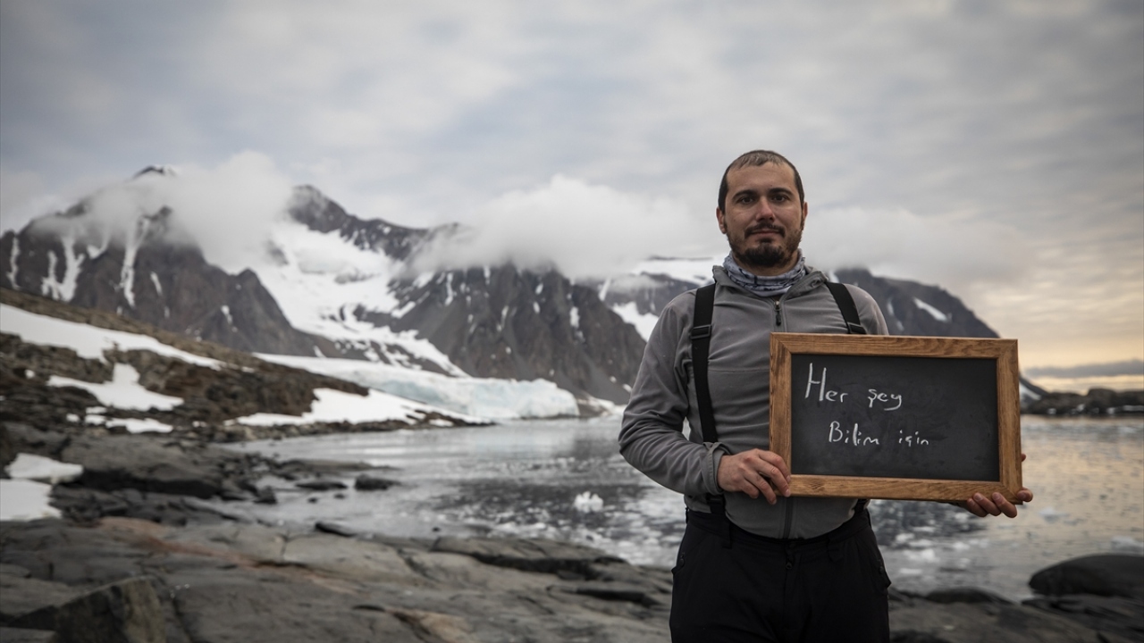 Orta Doğu Teknik Üniversitesi (ODTÜ) Deniz Bilimleri Enstitüsü Doktor Öğretim Üyesi Korhan Özkan da "Her şey bilim için" mesajını verdi.