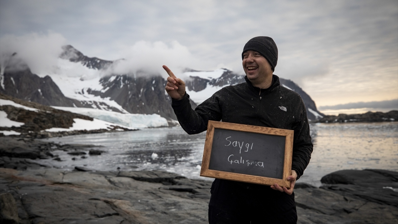 Niğde Ömer Halisdemir Üniversitesi Tarım Bilimleri ve Teknolojileri Fakültesi Tarımsal Genetik Mühendisliği Bölümü Öğretim Üyesi Prof. Dr. Sedat Serçe`nin mesajı ise "saygı ve çalışma" oldu.