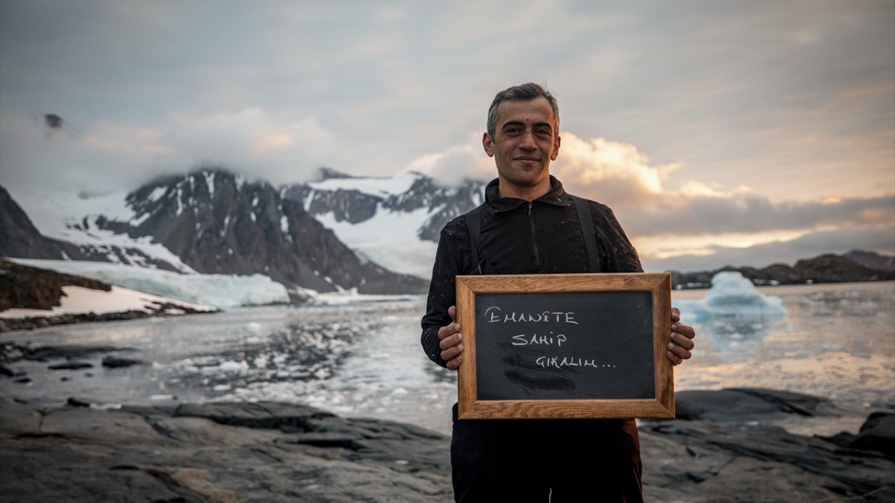 Deniz Kuvvetleri Komutanlığı Seyir Hidrografi ve Oşinografi Dairesi Başkanlığı Harekat Astsubay Kıdemli Başçavuş Murat Ateş, "Emanete sahip çık" mesajı verdi.