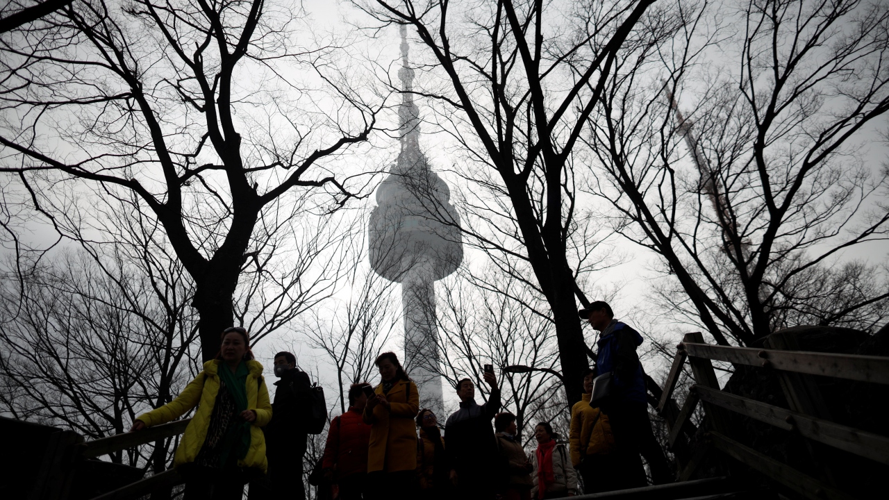 Yetkililerden halka: Sokağa çıkarken maske kullanın