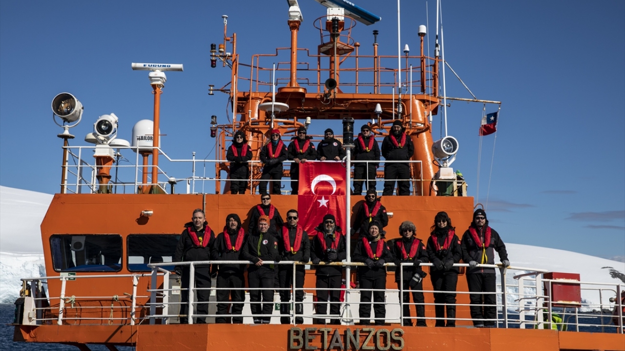 Cumhurbaşkanlığı himayesinde, Sanayi ve Teknoloji Bakanlığı uhdesinde ve İstanbul Teknik Üniversitesi (İTÜ) Kutup Araştırmaları Uyg-Ar Merkezi (PolReC) koordinesinde gerçekleştirilen 3. Ulusal Antarktika Bilim Seferi sona erdi. 