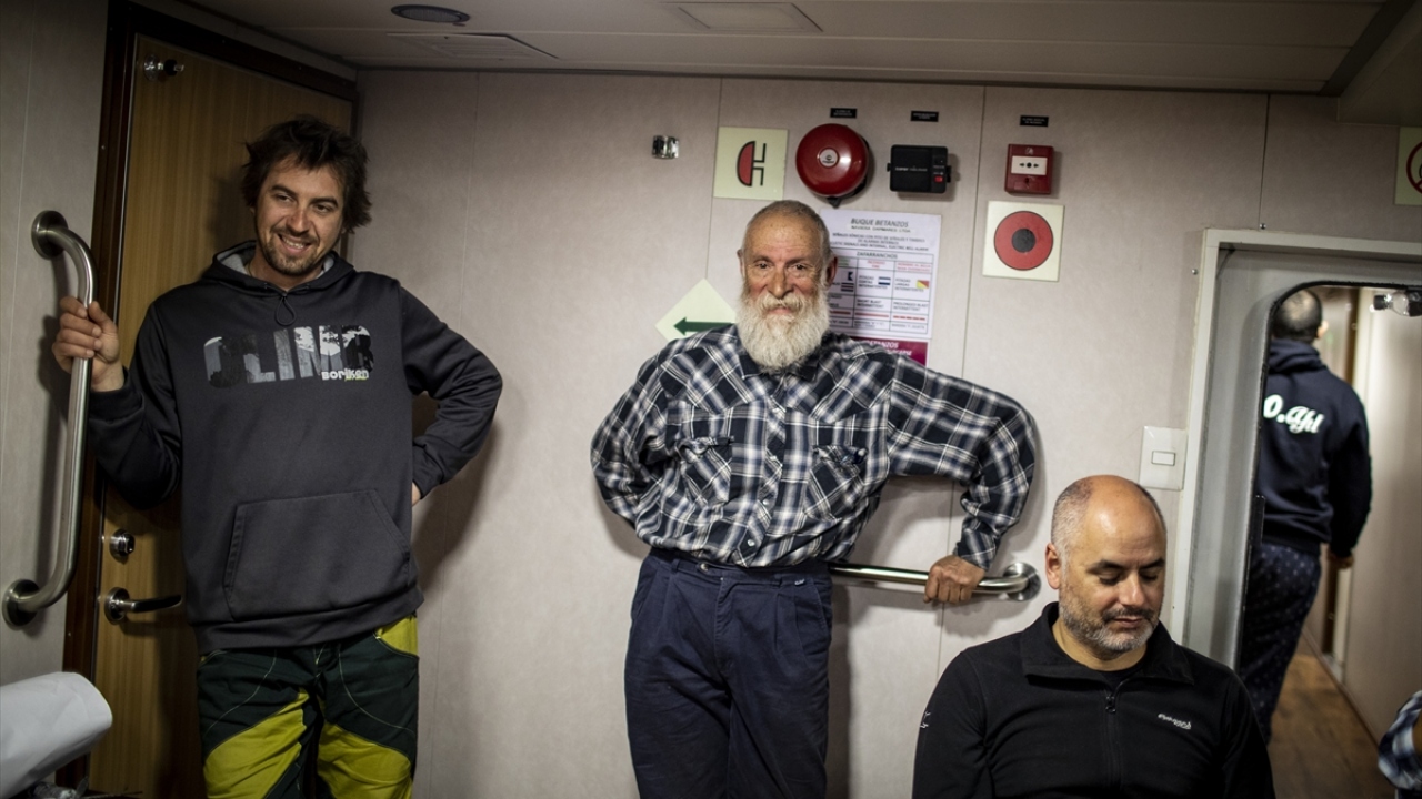 İTÜ Kutup Araştırmaları Uyg-Ar Merkezi’nden Kaptan Özgün Oktar, sefer süresince lojistikten sorumlu olduğunu belirterek, planlanan her hedefi tamamladıklarını söyledi. 