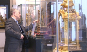 Yüzlerce yıllık nadide saatleri restore etti