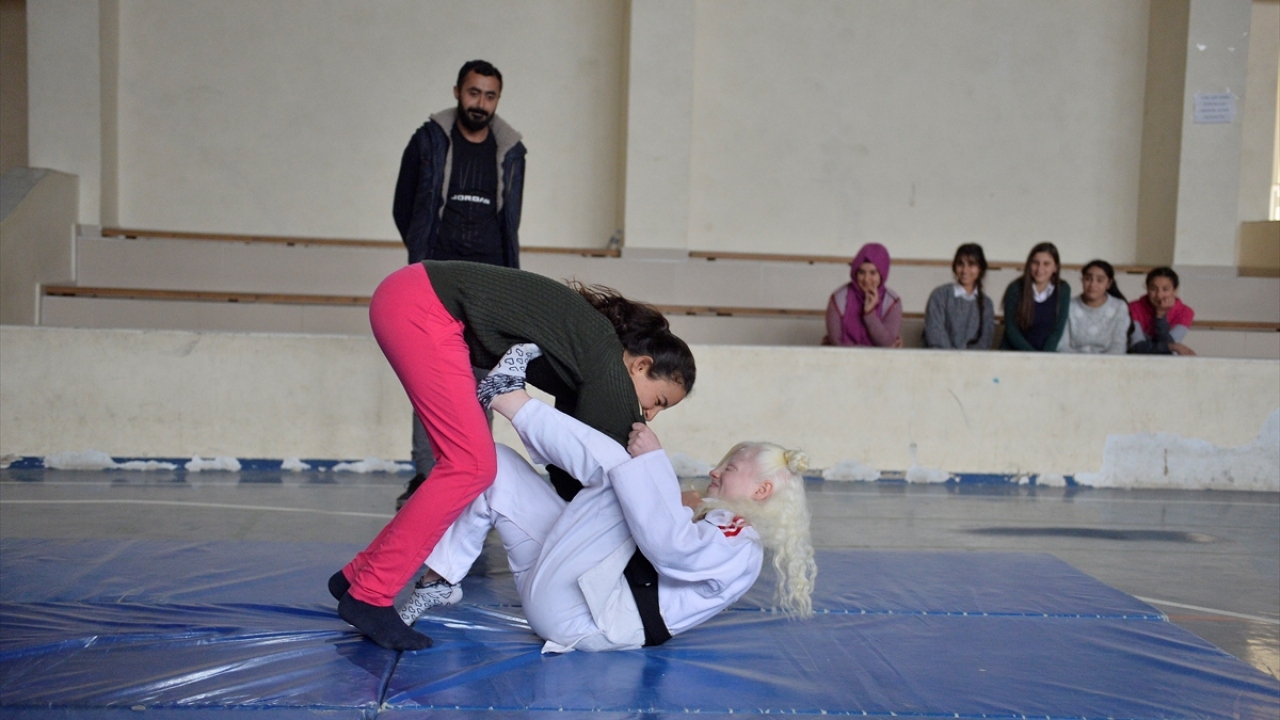 "Judo kıyafetim yok."