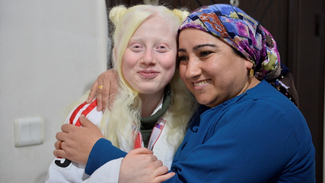 "Kızımız gururumuz"