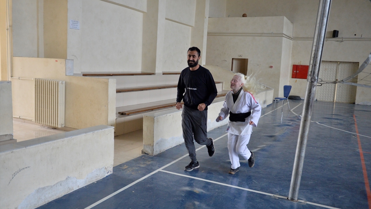 Gelecek yıl da birincilik elde ederek milli takım kampına katılmayı arzu ettiğini aktaran Ruken, 2020 Tokyo Paralimpik Oyunları`na katılmak istediğini kaydetti.