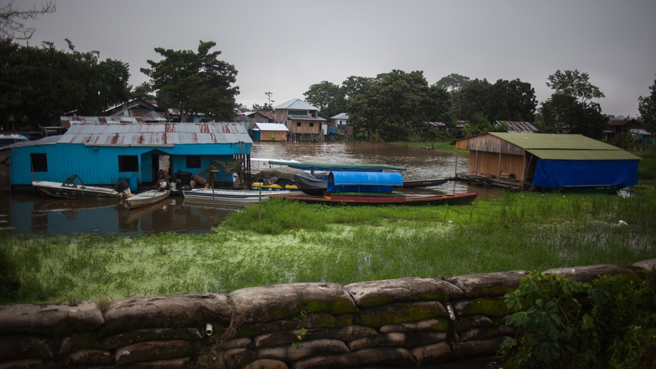 9 ülkenin sınırı boyunca uzanan Amazon Nehri çevresindeki evler ve az bilinen yerel kabileler, bölgenin en ilgi çekici unsurları.
